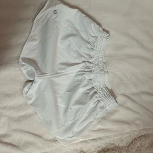 lululemon hotty hot low rise lined shorts 2.5”
